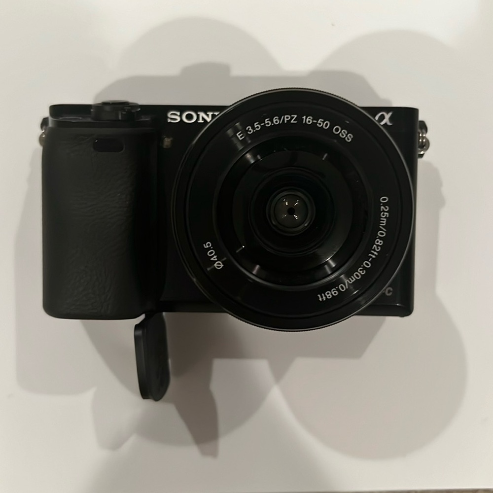 💜LIKE NEW **💜Sony Alpha a6000 Digitial Camera 24.3MP SLR w/3.0-Inch  16-50mm